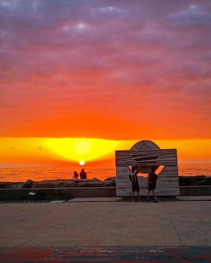 Panoramic Sea And City View Aparthotel In Orbi City Batumi Kültér fotó