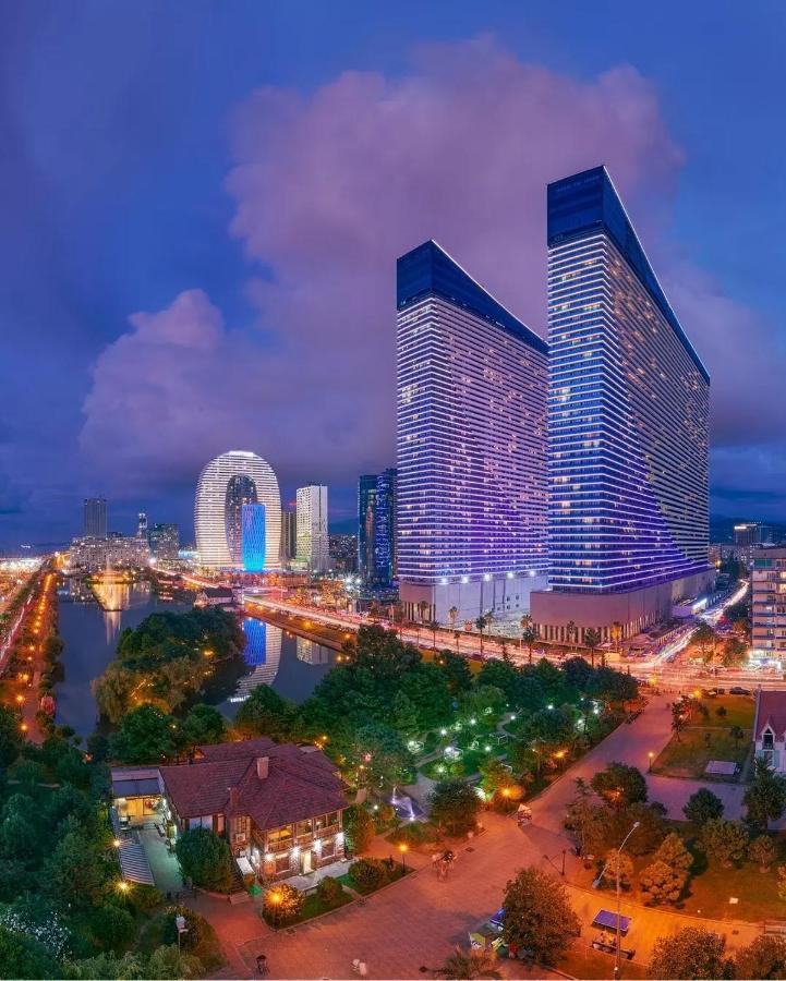 Panoramic Sea And City View Aparthotel In Orbi City Batumi Kültér fotó
